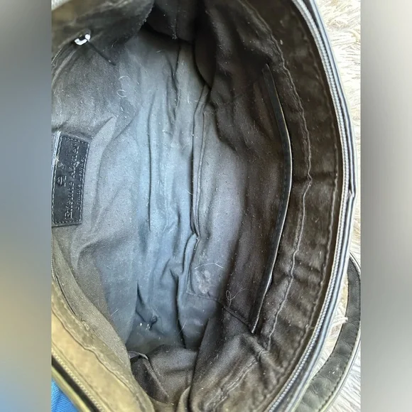 Etienne Aigner Vintage 90’s Crossbody Soft Black Leather Bag - Picture 9 of 13